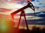 Нефть может подорожать до $100 на фоне событий в Иране: выгодно ли это России