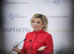Захарова обвинила США в незаконной выдаче паспортов детям дипломатов