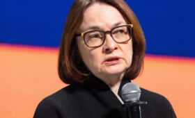 Набиуллина в роли Акинфеева: глава ЦБ объяснила, почему регулятор снизил ставку лишь на 0,25%