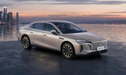 Седан Hongqi H7 нового поколения предложен с полным приводом