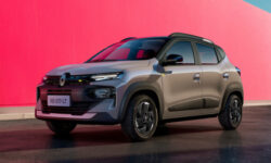 Бюджетник Renault Kwid с ДВС обновлён на фоне отставки электрического брата