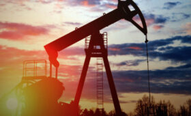 Эксперт Юшков рассказал, стоит ли российской нефтянке бояться новых санкций США и 21-го пакета ЕС