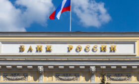 Центробанк активно распродает золото из своих резервов: названа причина