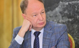 Одни — разбогатели, другие — лишились самого ценного: в 90-х отечественные профессора и академики продавали бесценные книги, чтобы выжить