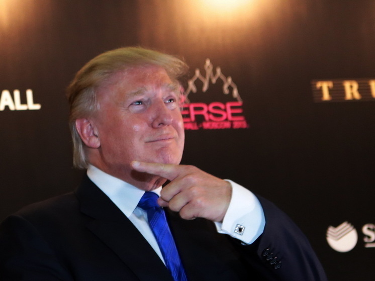 Трамп предотвратил падение ребенка и вспомнил про Байдена
