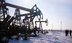 Лебединая песня барреля: добыча нефти в России упала до 17-летнего минимума