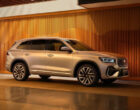 Гибридный Geely Monjaro EM-i с новым салоном едет в Европу
