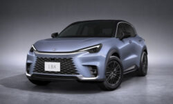 Кроссовер Lexus LBX получил несколько обновок на домашнем рынке